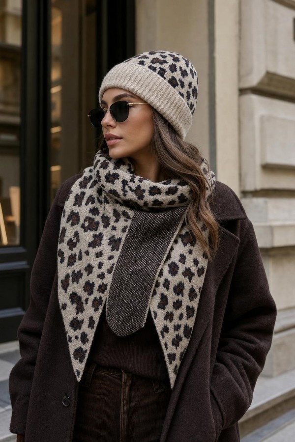 Bej Leopar Desenli Şal ve Şapka İkili Takım
