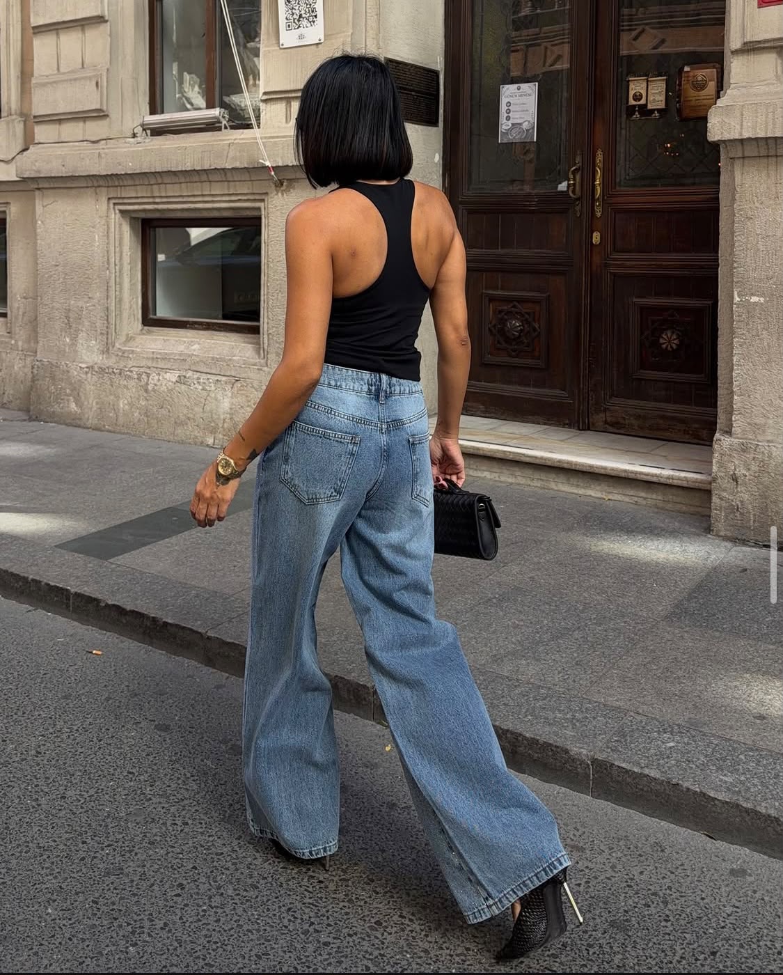 Geniş paça detaylı taşlı jeans