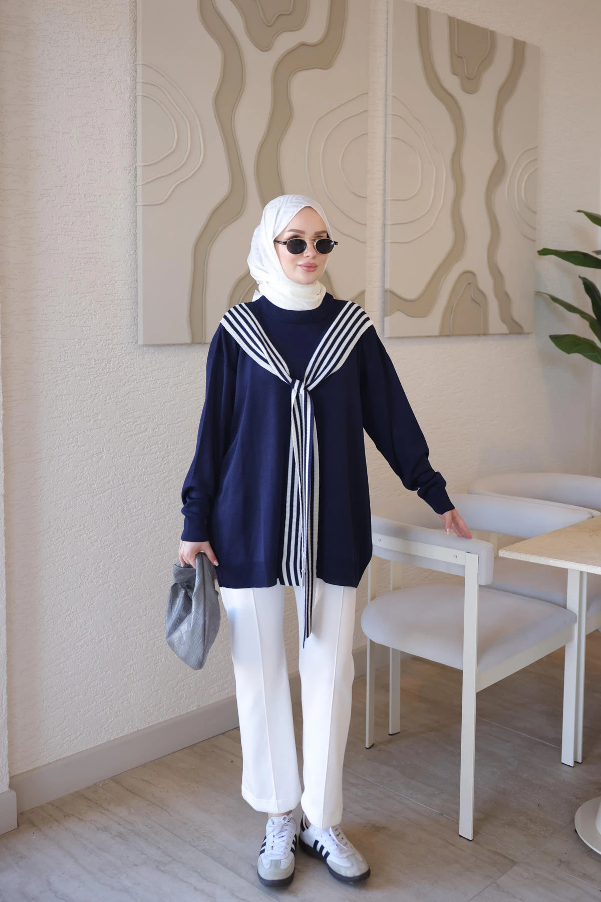 Lacivert Atkı Detaylı Salaş Triko Tunik