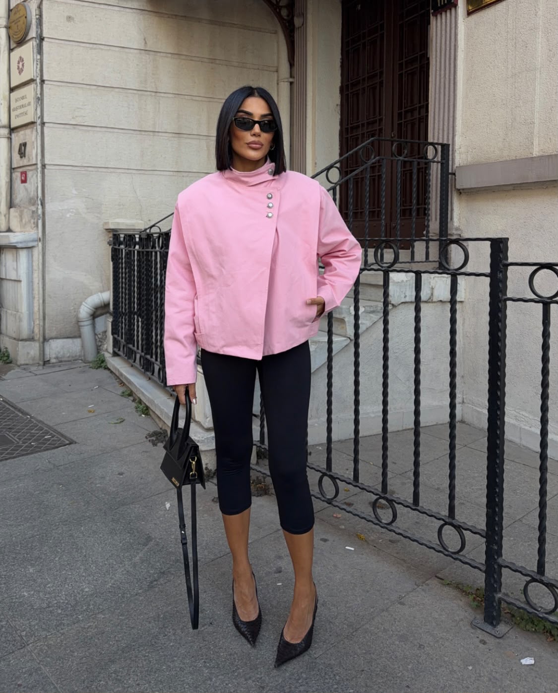 Pembe Zra model kısa ceket