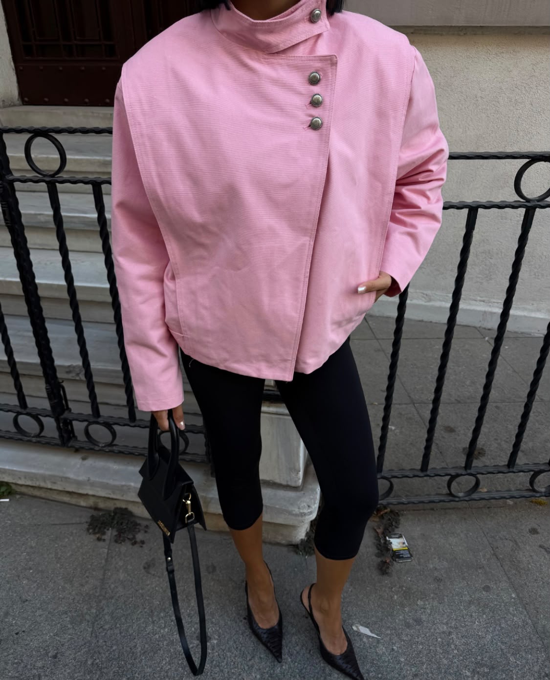 Pembe Zra model kısa ceket