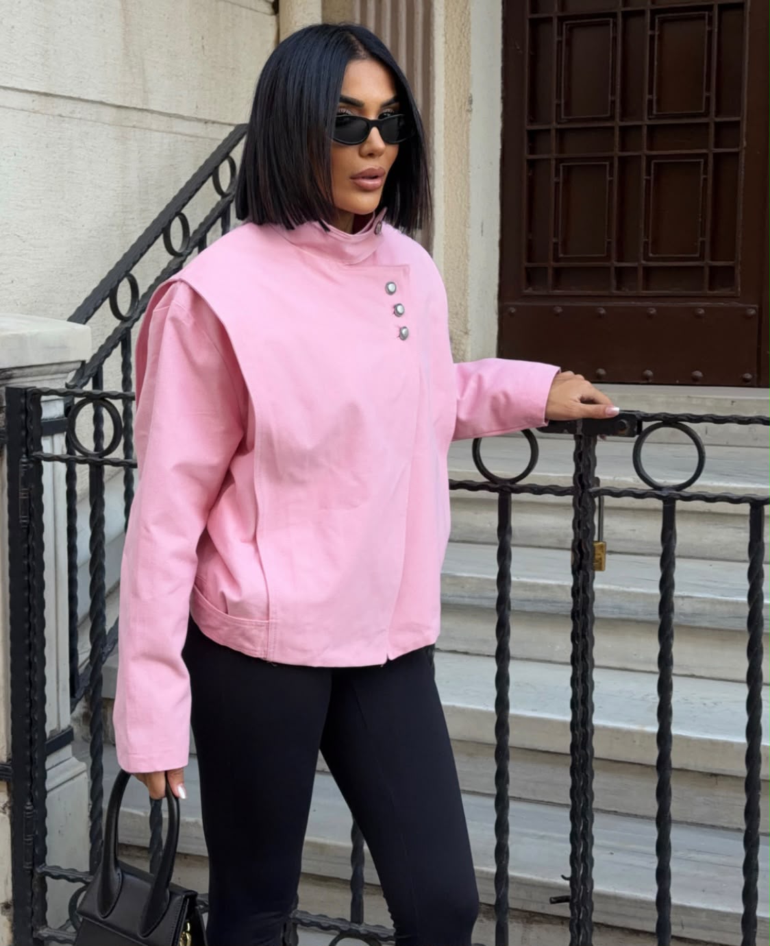 Pembe Zra model kısa ceket