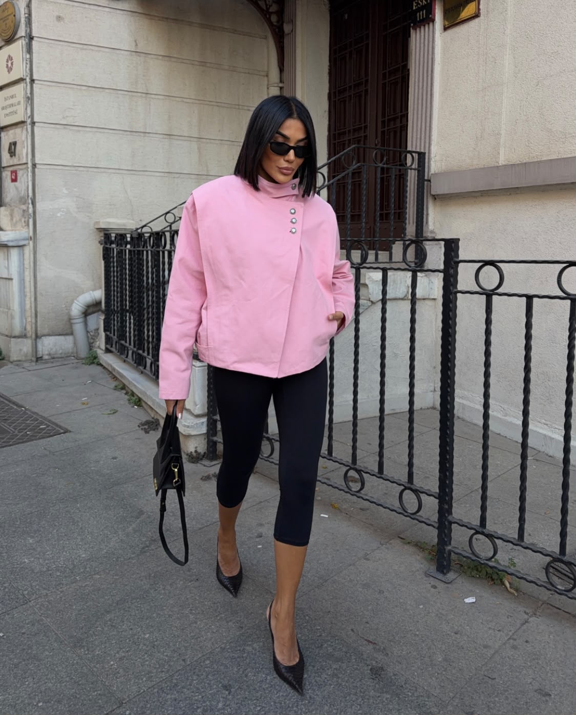 Pembe Zra model kısa ceket