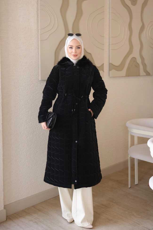 Siyah Bel Bağlamalı Yaka Kürklü Kapitone Mont