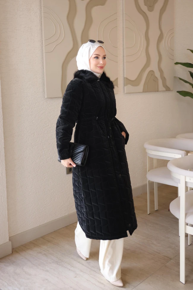 Siyah Bel Bağlamalı Yaka Kürklü Kapitone Mont