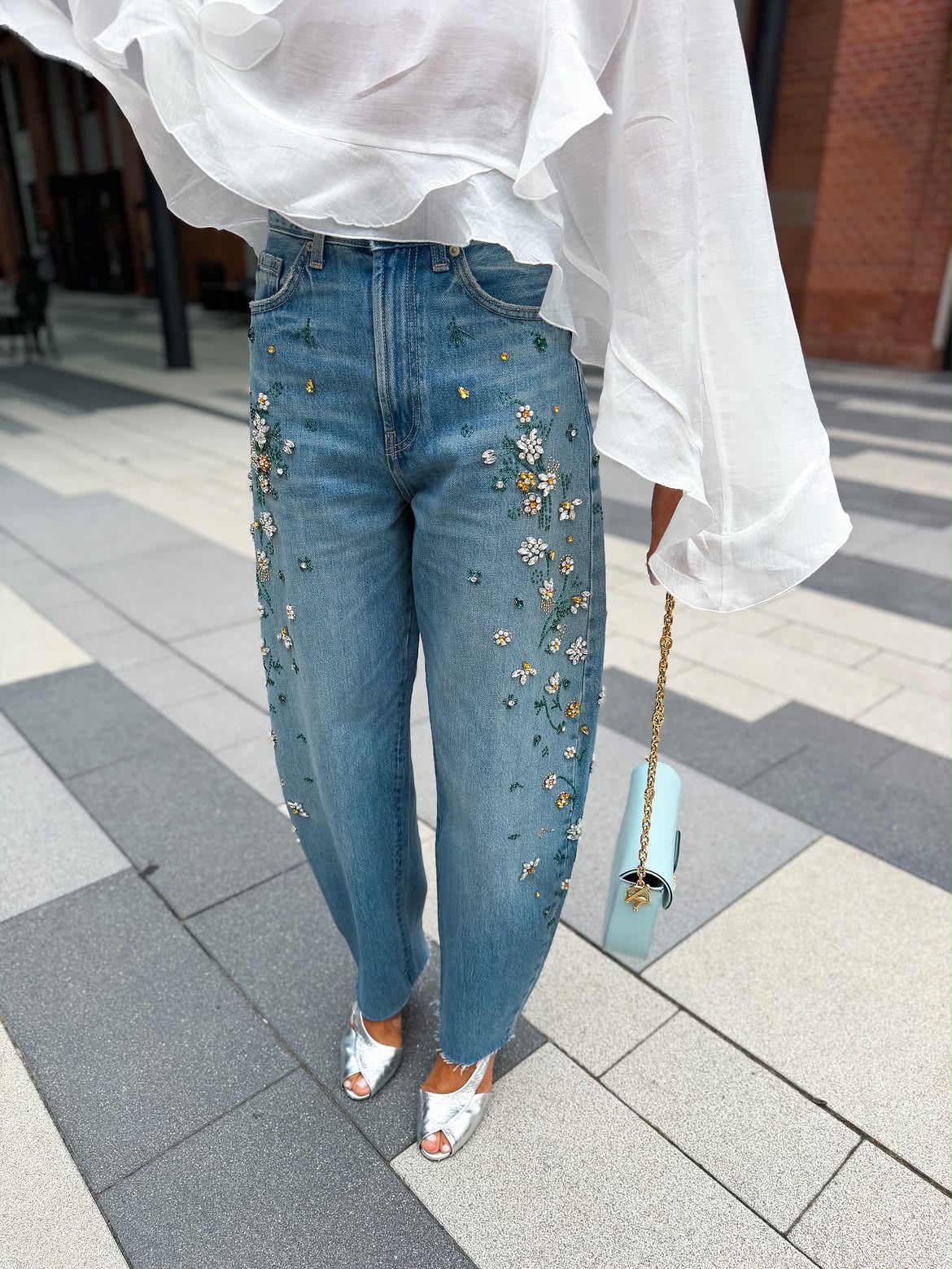 Taş detaylı bol paça jeans