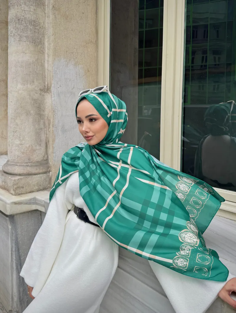 Zümrüt Tartan Desen Şal Tercihi