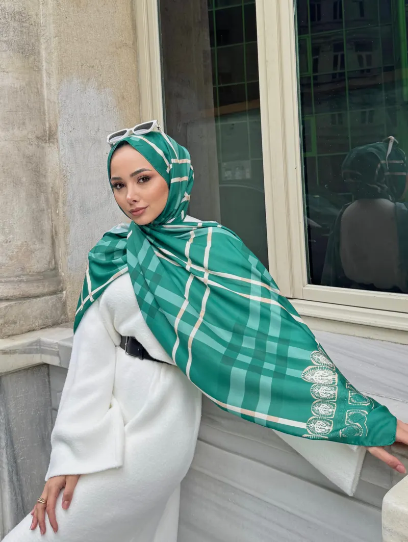 Zümrüt Tartan Desen Şal Tercihi